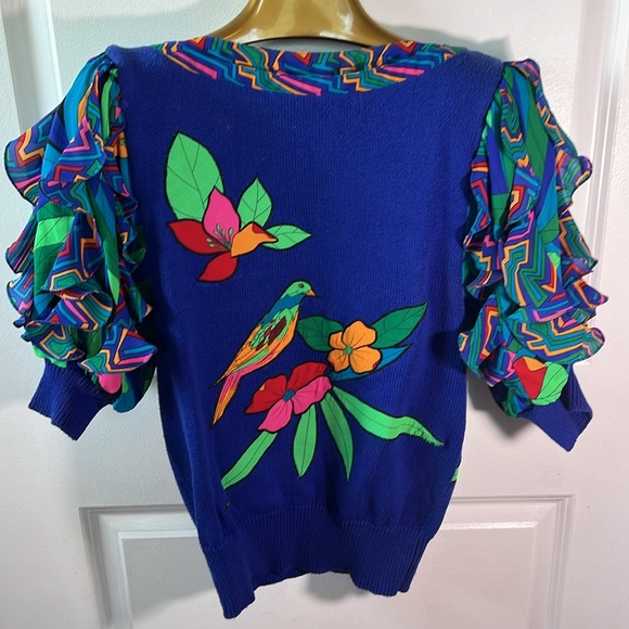 Vtg 80s DIANE FREIS royal blue ruffle sleeve sweater knit top S tropical birds - Picture 7 of 9